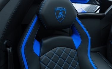 Lamborghini Aventador S LP 740-4 ROADSTER 18