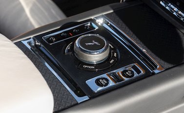 Rolls-Royce Cullinan Black Badge 29