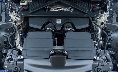 Aston Martin DB12 V8 33