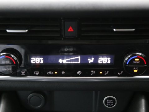 Nissan Qashqai 1.3 DIG-T MHEV N-Connecta Euro 6 (s/s) 5dr 17