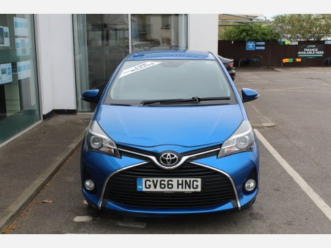 Toyota Yaris VVT-I ICON 8