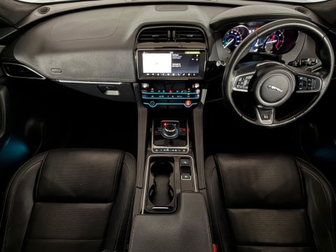 Jaguar F-Pace R-SPORT AWD 10