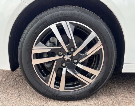 Peugeot 208 1.2 208 Allure Premium+ PureTech SS 5dr 12