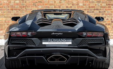 Lamborghini Aventador S LP740-4 Roadster 5