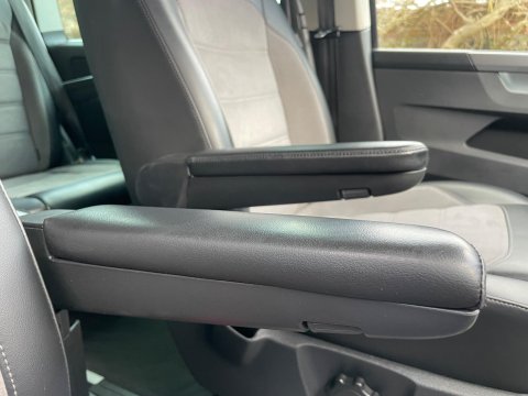 Volkswagen Caravelle 2.0 TDI Executive MPV 5dr Diesel DSG Euro 6 (s/s) (150 ps) 30