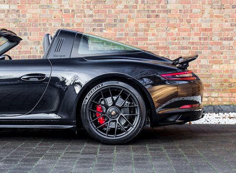 Porsche 911 Targa 4 GTS (991.2) 14