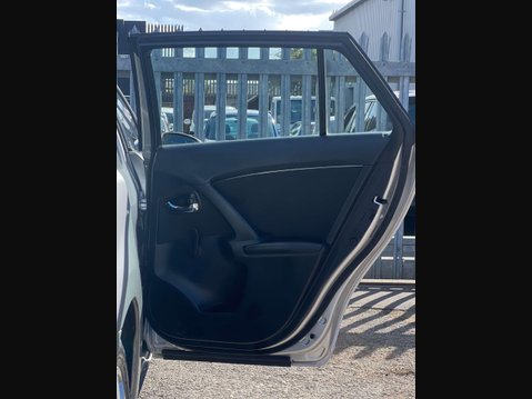 Toyota Avensis 2.0 Avensis T2 D-4D 5dr 33