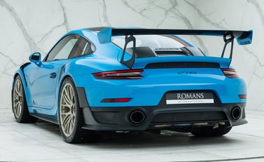 Porsche 911 GT2 RS Weissach (991) 7