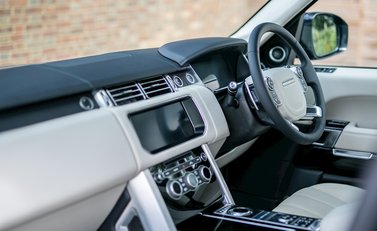 Land Rover Range Rover 4.4 SDV8 Autobiography 16