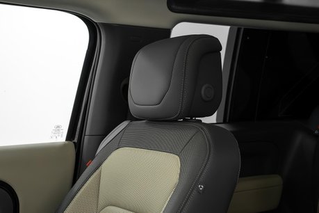 Land Rover Defender 3.0 D250 MHEV X-Dynamic HSE SUV 3dr Diesel Auto 4WD Euro 6 (s/s) (250 ps) 21