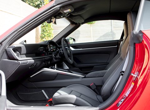 Porsche 911 Turbo S Cabriolet (992) 16