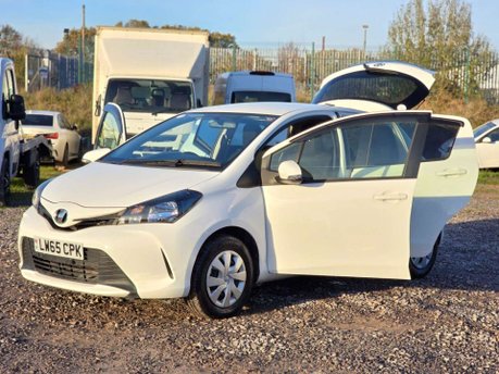 Toyota Yaris 1.33 Dual VVT-i Design Hatchback 5dr Petrol Multidrive S Euro 6 (99 ps) 9