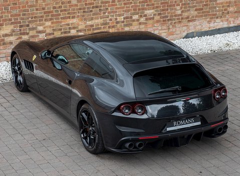Ferrari GTC4 Lusso T 9