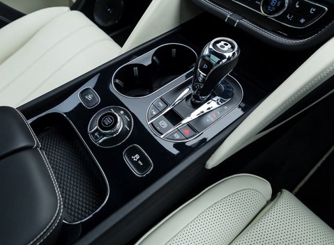 Bentley Bentayga V8 AZURE EWB First Edition 35