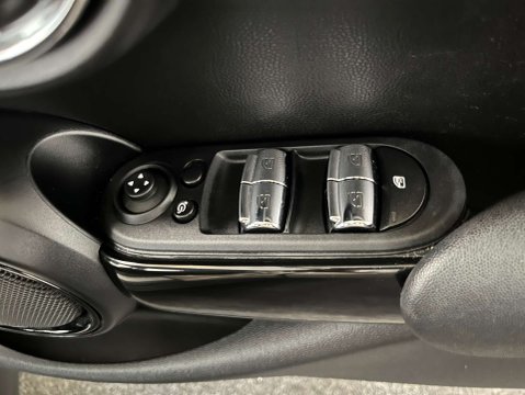 Mini Hatch 1.5 Cooper Classic Auto 5dr 10