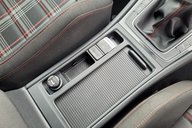 Volkswagen Golf GTI 47