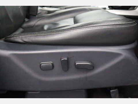 Nissan Navara 2.3 Navara Tekna dCi Auto 4WD 5dr 16
