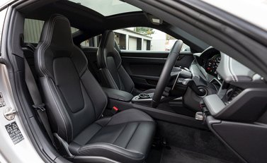 Porsche 911 Carrera S (992) 12