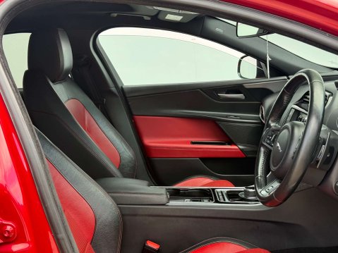 Jaguar XE 2.0 XE R-Sport D Auto 4dr 8