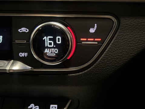 Audi Q5 2.0 TDI 40 S line SUV 5dr Diesel S Tronic quattro Euro 6 (s/s) (190 ps) 2 O 23