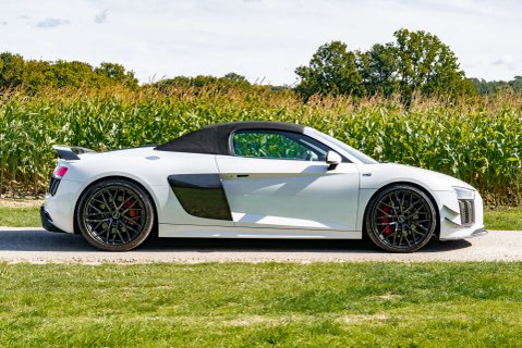 Audi R8 5.2 R8 Spyder Quattro V10 Semi-Auto 4WD 2dr 23