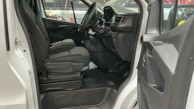 Renault Trafic LWB L2H1 Low Roof Business LL30 EURO 6 9