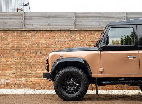 Land Rover Defender 90 Autobiography Edition 25