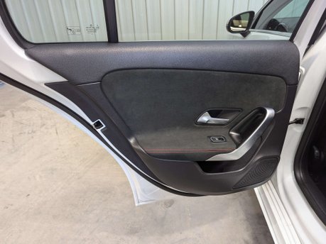 Mercedes-Benz A Class 1.3 A 200 AMG Line Exeutive Auto 5dr 70