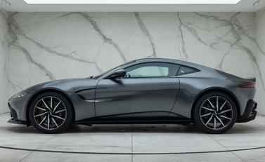 Aston Martin V8 Vantage 5