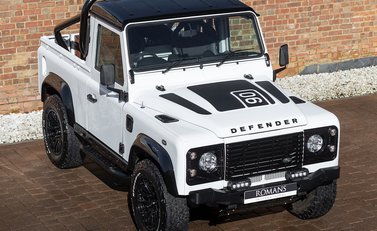 Land Rover Defender 90 Bowler Edition 8