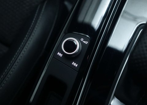 Audi A4 2.0 A4 S Line Black Edition 35 TFSI Semi-Auto 4dr 39