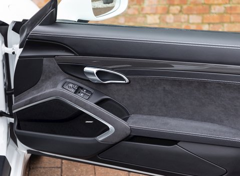 Porsche 911 Carrera GTS (991.2) 23