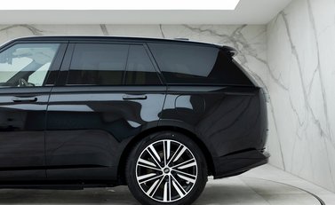 Land Rover Range Rover P510e First Edition 26