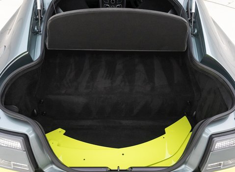 Aston Martin Vantage GT8 33