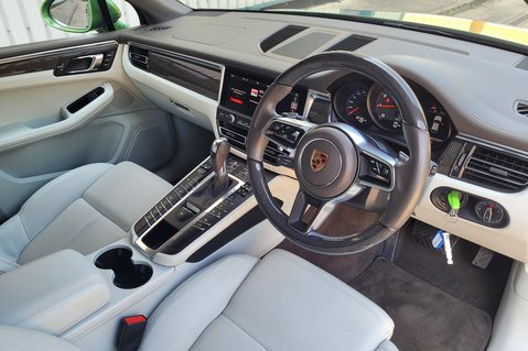 Porsche Macan PDK 21