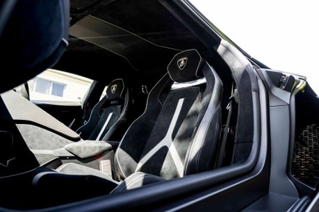 Lamborghini Aventador SV AD PERSONAM. FACTORY SATIN CARBON FIBRE EXT. COMFORT SEATS. FRONT LIFT. 12