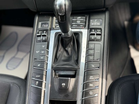 Porsche Macan 3.0 Macan S D Semi-Auto 4WD 5dr 57