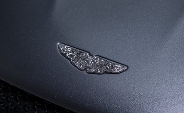 Aston Martin DBS Superleggera 32