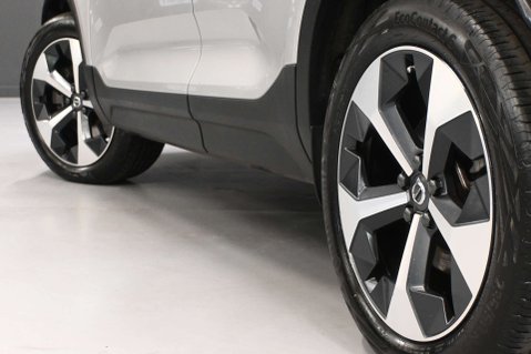 Volvo XC40 2.0 XC40 + B4 MHEV AWD Auto 5dr 31