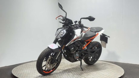 KTM Duke 2019 24k SPARE OR REPAIR PROJECT BIKE NAKED 125CC LEARNER BIKE 5