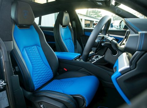 Lamborghini Urus 12