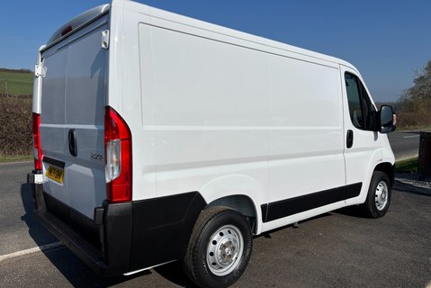 Peugeot Boxer 333 L1 H1 120 ps BlueHdi Professional - Sat Nav & Air Con 2