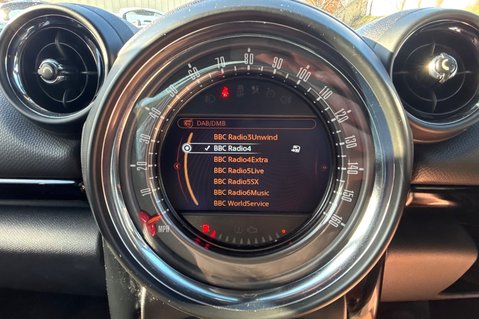 Mini Countryman COOPER S ALL4.. 7 MAIN DEALER SERVICES.. CHILLI 2 & MEDIA PACK.. 1 PREVIOUS 8