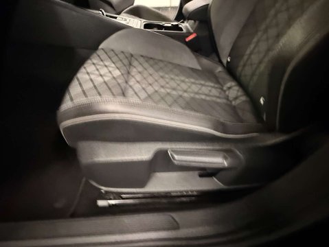 Volkswagen Golf 1.5 Golf R-Line eTSI Semi-Auto 5dr 51