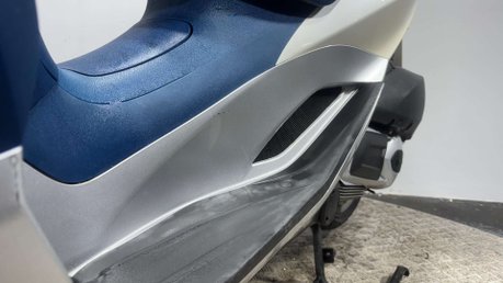 Piaggio MP3 YOURBAN LT 2015 3K NEW MOT NEW TYRES TRIKE 3 WHEELER 300CC 12