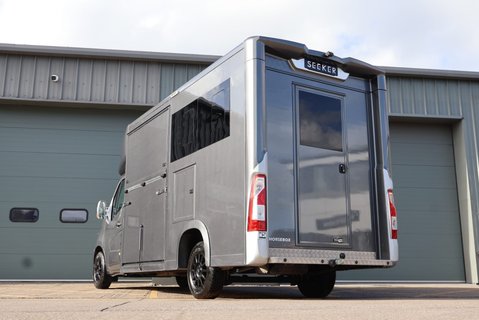 Renault Master 3.5 ton Coach Built Freddie Gover Horsebox with uprated suspension alloys  7