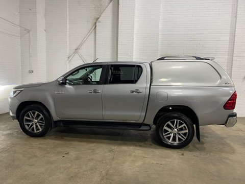 Toyota Hilux INVINCIBLE 4WD D-4D DCB 8