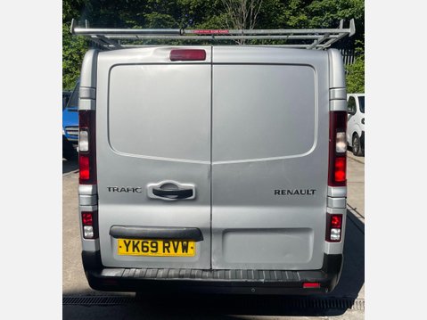 Renault Trafic 1.6 dCi 29 Sport Nav Panel Van 5dr Diesel Manual LWB Standard Roof Euro 6 ( 10