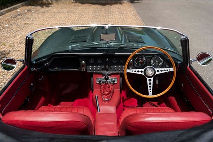Jaguar E-Type 4.2 Roadster Series 1½ 18
