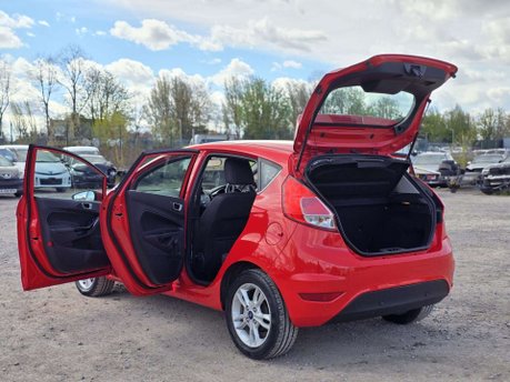 Ford Fiesta 1.0T EcoBoost Zetec Hatchback 5dr Petrol Powershift Euro 6 (100 ps) 4